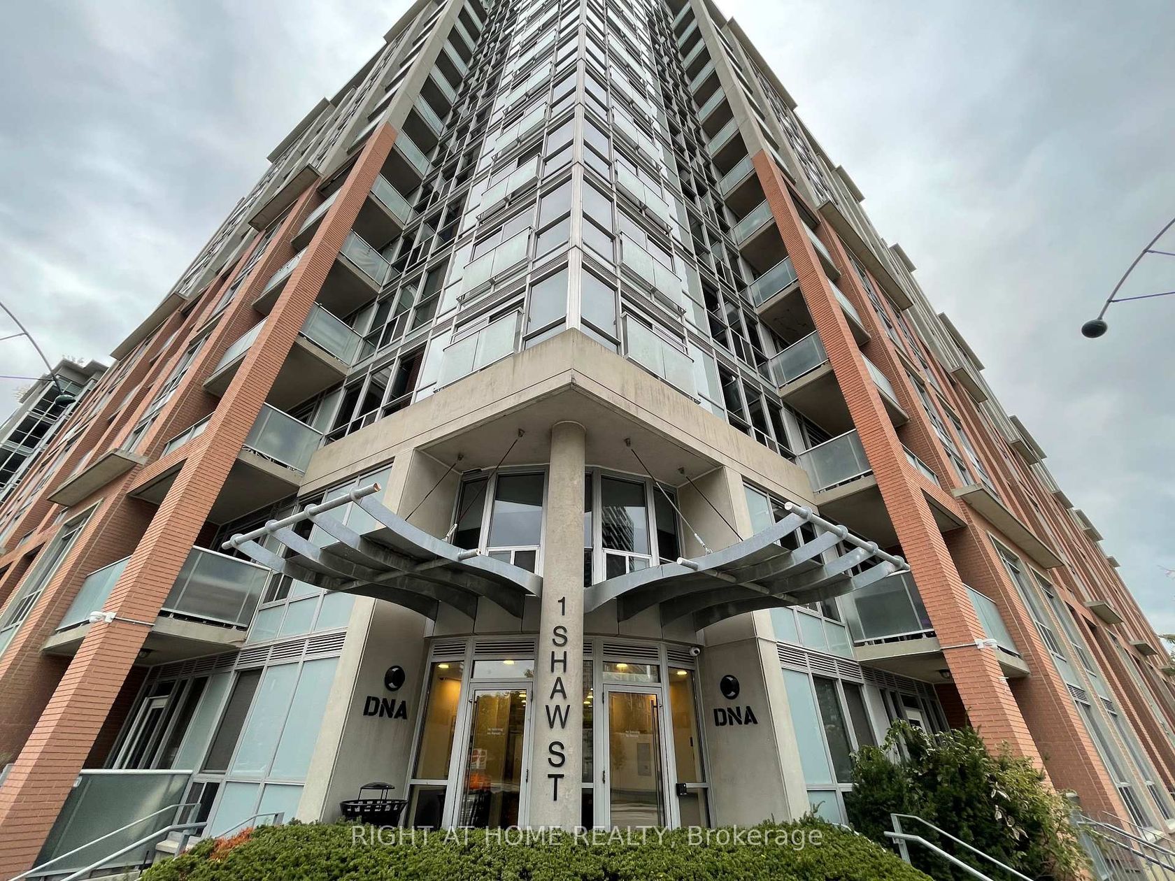 403 - 1 Shaw Street, Niagara, Toronto 