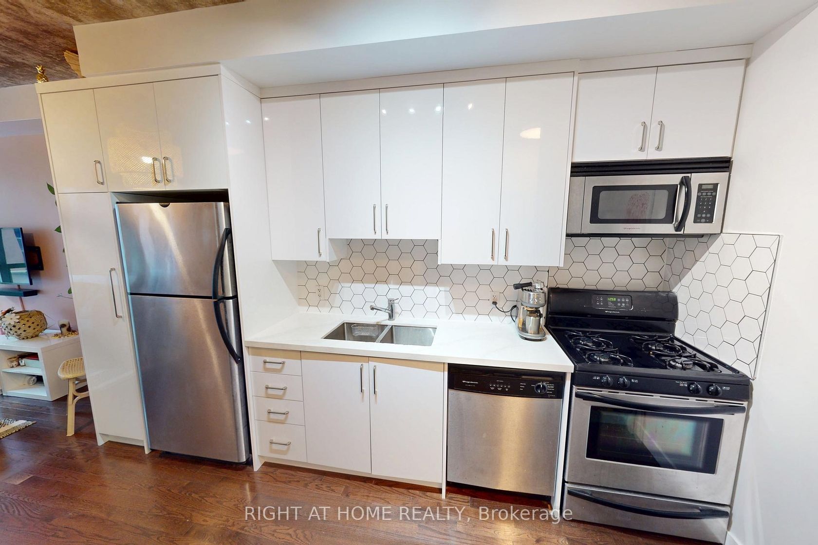 Photo 4 at 403 - 1 Shaw Street, Niagara, Toronto Photo 4 at 403 - 1 Shaw Street, Niagara, Toronto