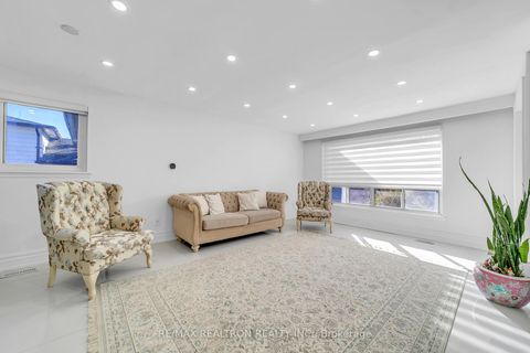 Photo 6 at 4 Boulding Drive, Aurora Heights, Aurora