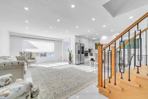 Photo 7 at 4 Boulding Drive, Aurora Heights, Aurora