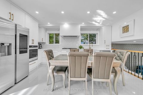 Photo 9 at 4 Boulding Drive, Aurora Heights, Aurora