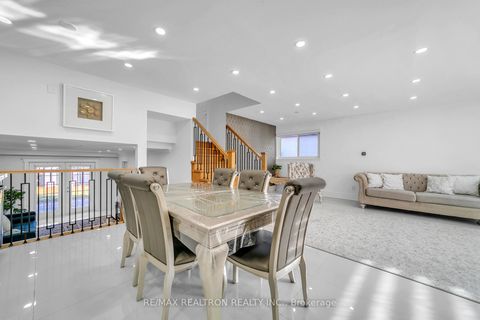 Photo 10 at 4 Boulding Drive, Aurora Heights, Aurora