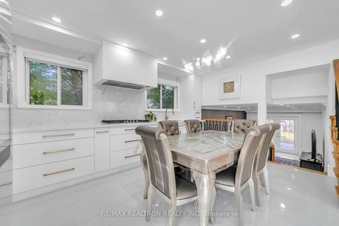 Photo 11 at 4 Boulding Drive, Aurora Heights, Aurora