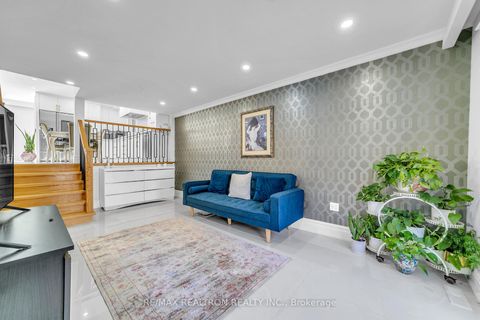 Photo 12 at 4 Boulding Drive, Aurora Heights, Aurora