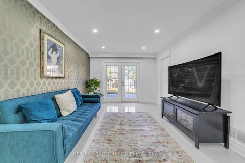 Photo 13 at 4 Boulding Drive, Aurora Heights, Aurora