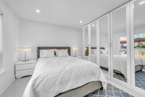 Photo 14 at 4 Boulding Drive, Aurora Heights, Aurora