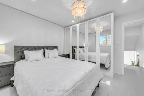 Photo 18 at 4 Boulding Drive, Aurora Heights, Aurora