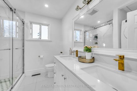 Photo 19 at 4 Boulding Drive, Aurora Heights, Aurora