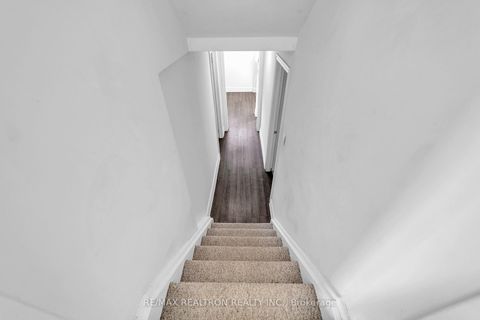 Photo 22 at 4 Boulding Drive, Aurora Heights, Aurora