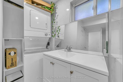 Photo 24 at 4 Boulding Drive, Aurora Heights, Aurora