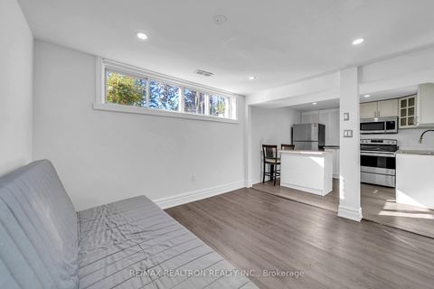 Photo 27 at 4 Boulding Drive, Aurora Heights, Aurora