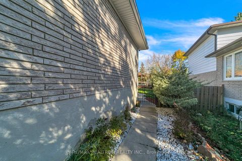 Photo 29 at 4 Boulding Drive, Aurora Heights, Aurora