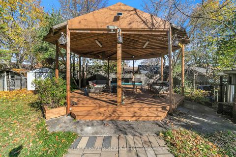 Photo 32 at 4 Boulding Drive, Aurora Heights, Aurora