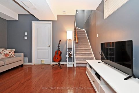 Photo 35 at 20 - 38 Hunt Avenue, Mill Pond, Richmond Hill