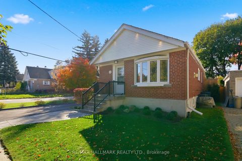 Photo 3 at 42 Marsh Road, Birchmount, Toronto