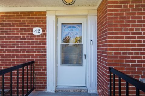 Photo 4 at 42 Marsh Road, Birchmount, Toronto