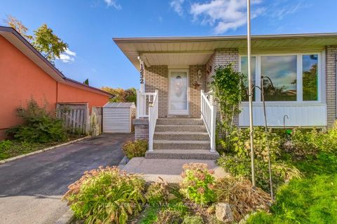 Photo 2 at 1232 Napier Crescent, CP College Park, Oakville