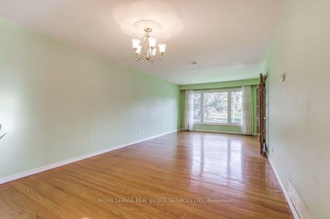 Photo 8 at 1232 Napier Crescent, CP College Park, Oakville