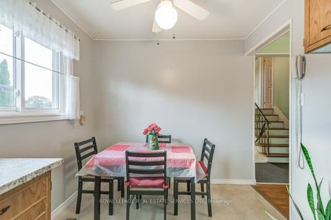 Photo 13 at 1232 Napier Crescent, CP College Park, Oakville