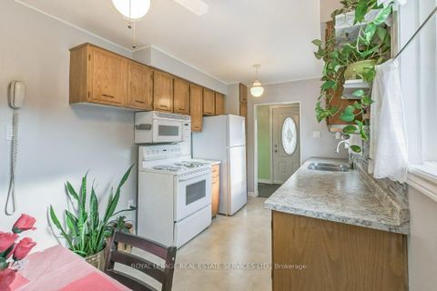 Photo 15 at 1232 Napier Crescent, CP College Park, Oakville