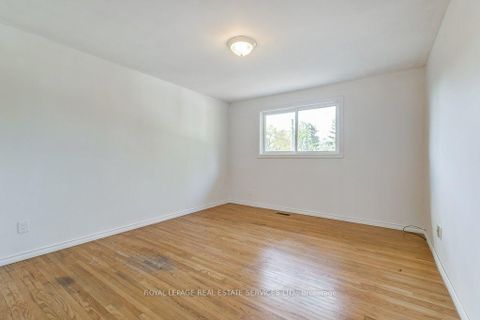 Photo 19 at 1232 Napier Crescent, CP College Park, Oakville