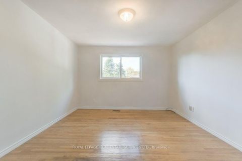 Photo 22 at 1232 Napier Crescent, CP College Park, Oakville