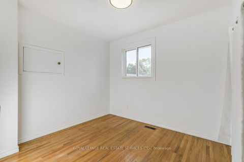 Photo 23 at 1232 Napier Crescent, CP College Park, Oakville