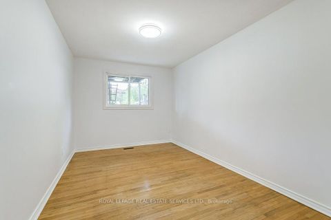 Photo 27 at 1232 Napier Crescent, CP College Park, Oakville