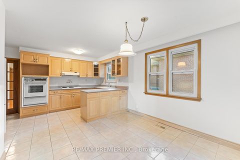 Photo 7 at 75 Monclova Road, CFB, Toronto
