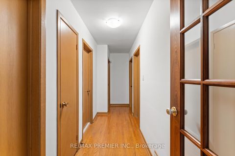 Photo 10 at 75 Monclova Road, CFB, Toronto