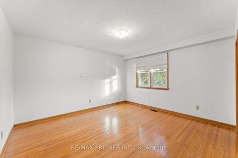 Photo 11 at 75 Monclova Road, CFB, Toronto