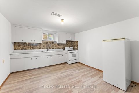 Photo 20 at 75 Monclova Road, CFB, Toronto