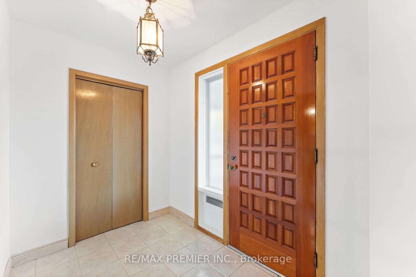 Photo 3 at 75 Monclova Road, CFB, Toronto Photo 3 at 75 Monclova Road, CFB, Toronto