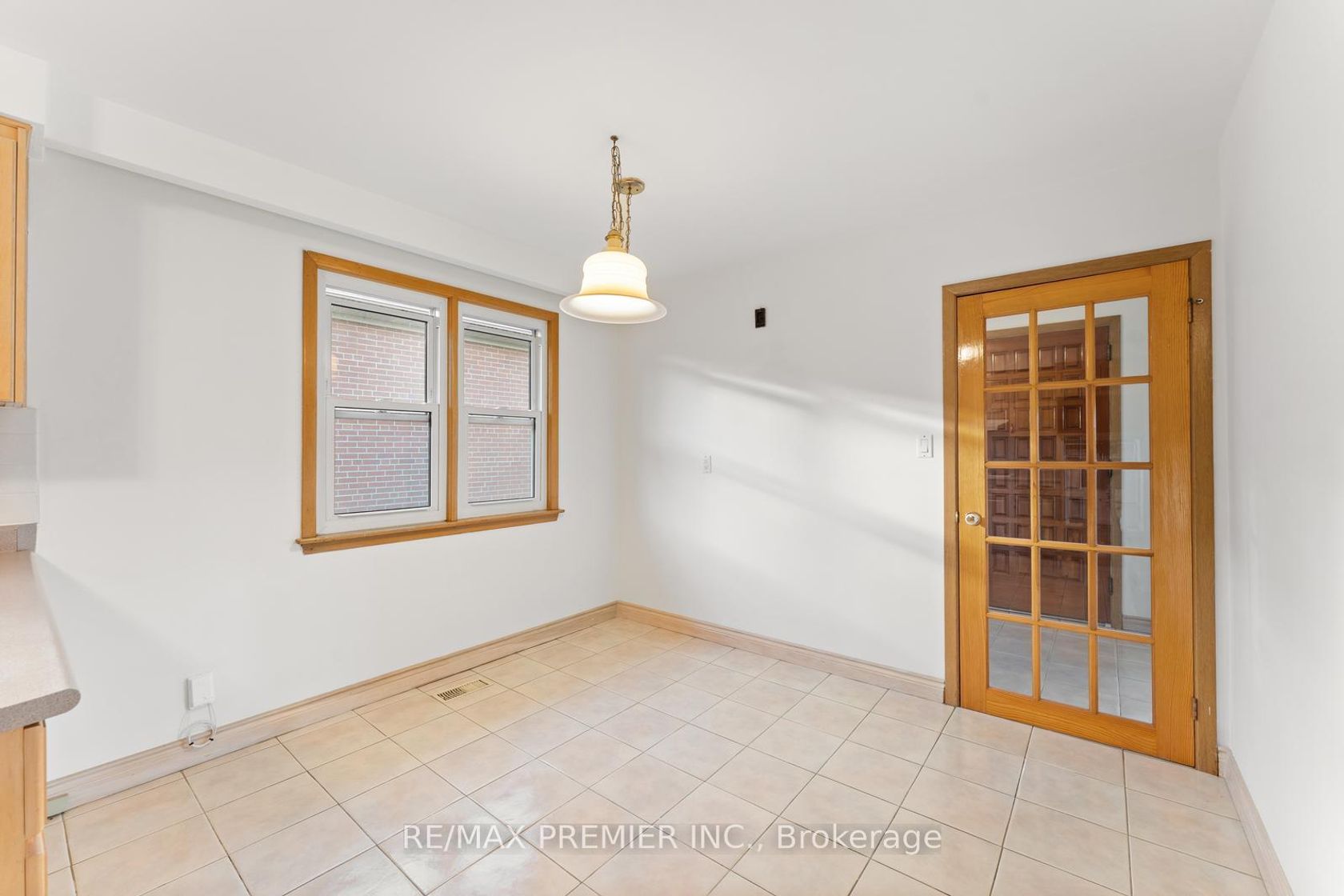 Photo 8 at 75 Monclova Road, CFB, Toronto Photo 8 at 75 Monclova Road, CFB, Toronto