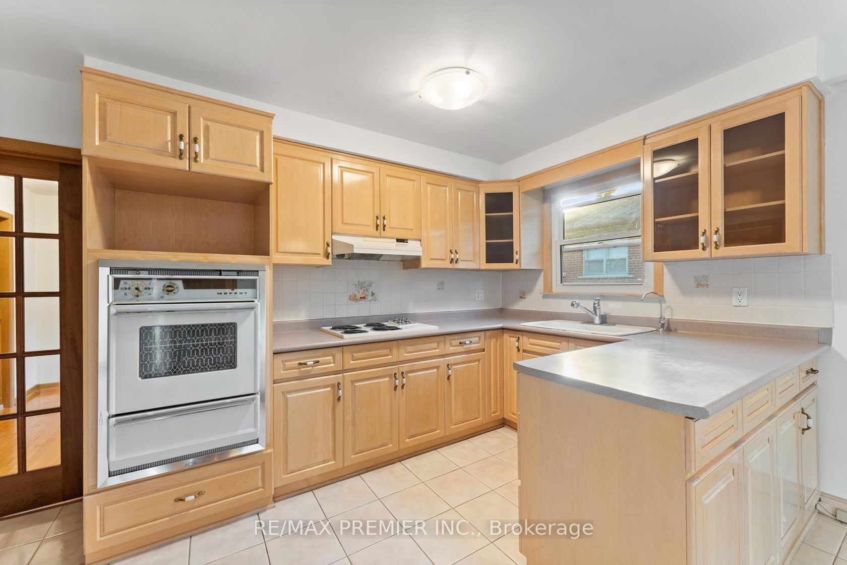 Photo 9 at 75 Monclova Road, CFB, Toronto Photo 9 at 75 Monclova Road, CFB, Toronto