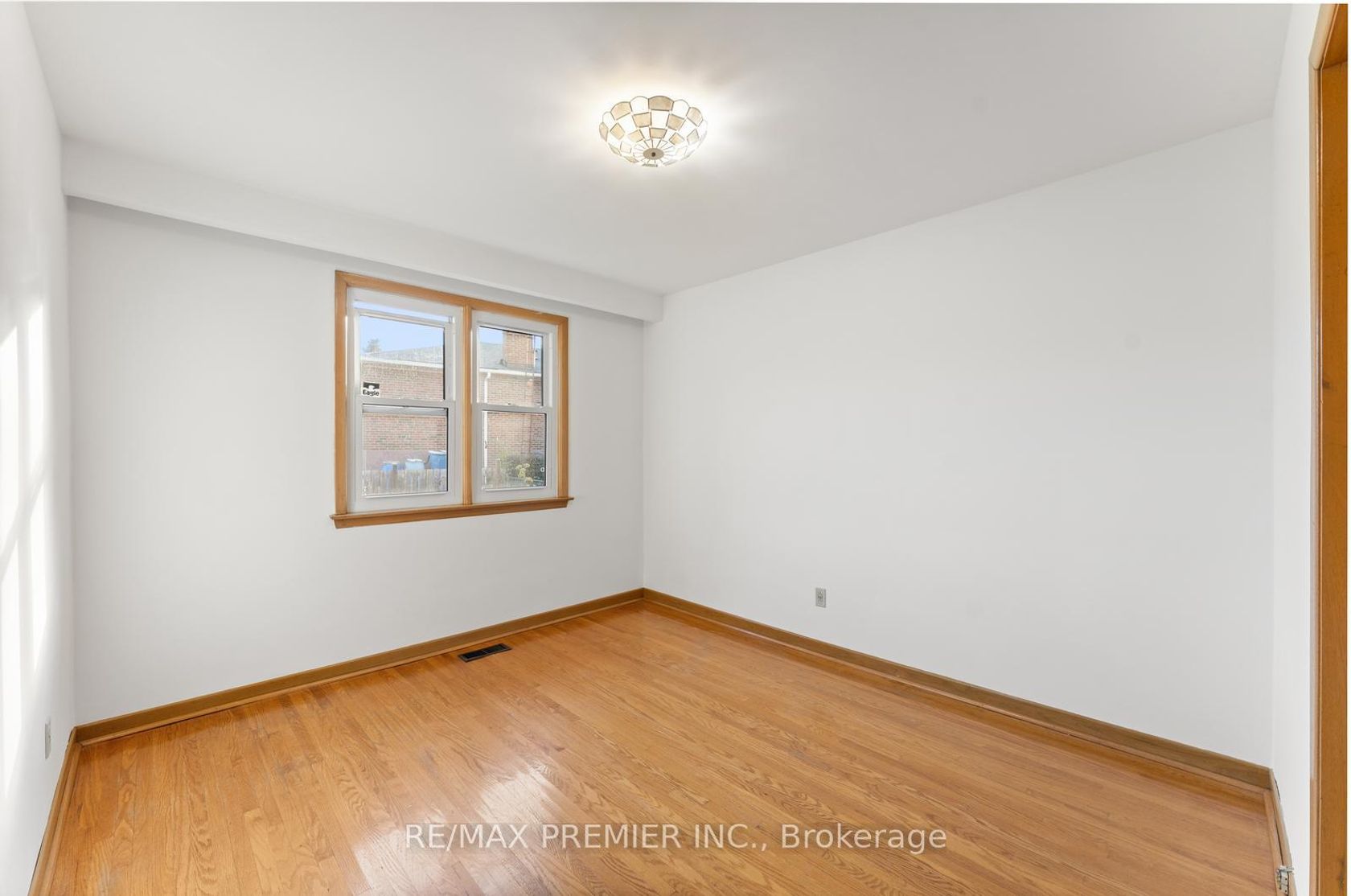 Photo 13 at 75 Monclova Road, CFB, Toronto Photo 13 at 75 Monclova Road, CFB, Toronto