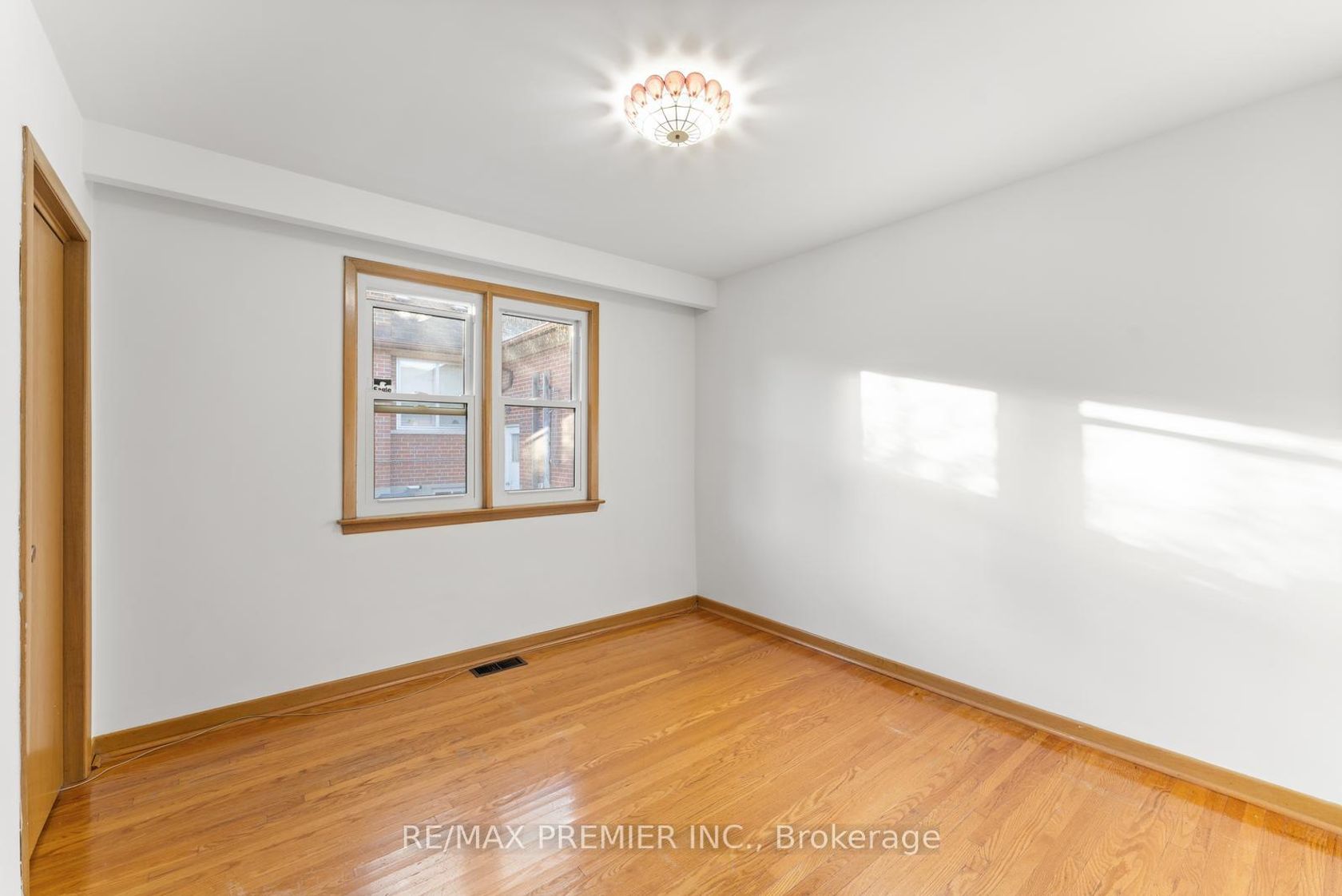 Photo 14 at 75 Monclova Road, CFB, Toronto Photo 14 at 75 Monclova Road, CFB, Toronto