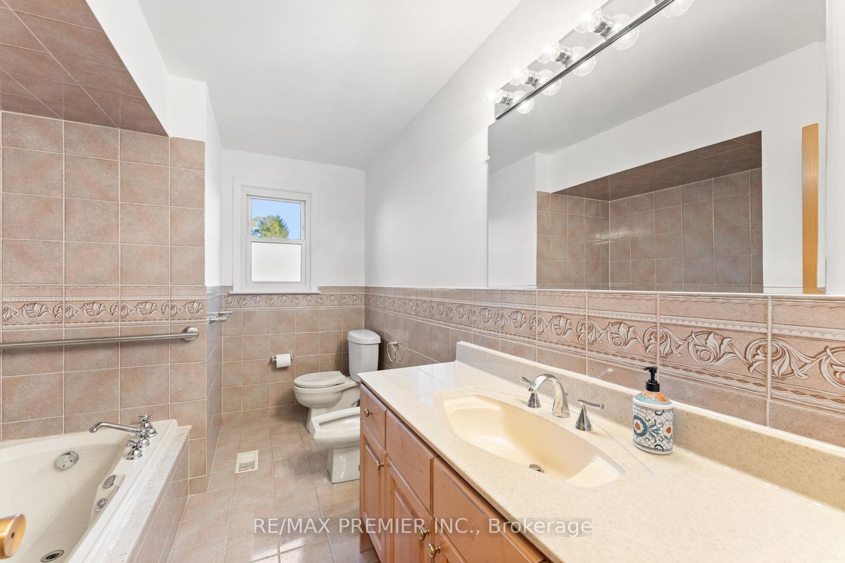 Photo 15 at 75 Monclova Road, CFB, Toronto Photo 15 at 75 Monclova Road, CFB, Toronto