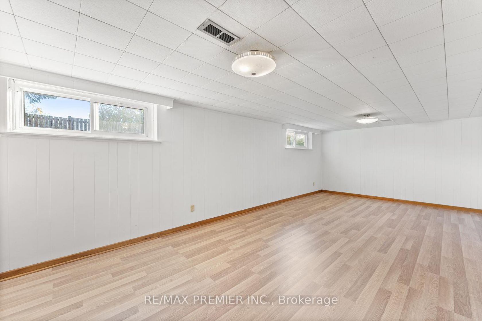 Photo 18 at 75 Monclova Road, CFB, Toronto Photo 18 at 75 Monclova Road, CFB, Toronto