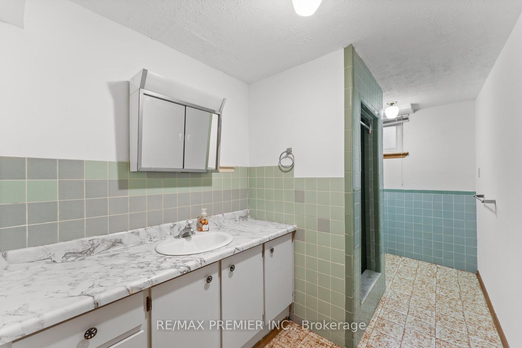 Photo 22 at 75 Monclova Road, CFB, Toronto Photo 22 at 75 Monclova Road, CFB, Toronto