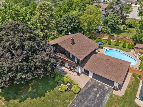 Photo 2 at 848 Swiss Heights, Pinecrest, Oshawa