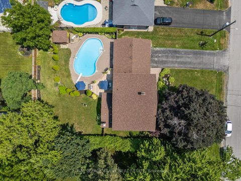 Photo 4 at 848 Swiss Heights, Pinecrest, Oshawa