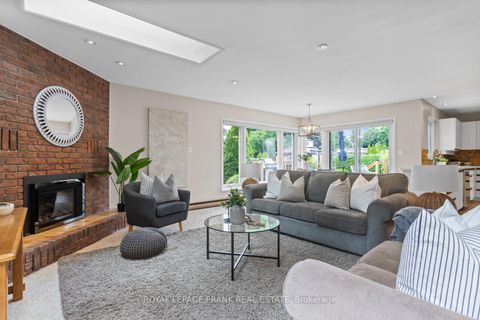 Photo 10 at 848 Swiss Heights, Pinecrest, Oshawa