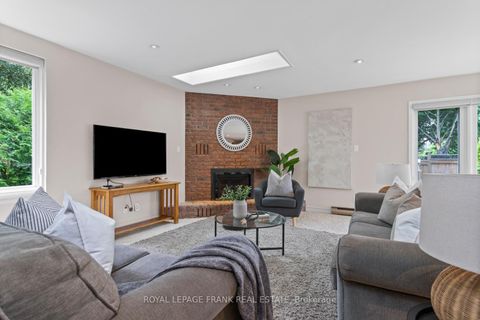 Photo 11 at 848 Swiss Heights, Pinecrest, Oshawa