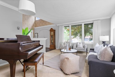 Photo 18 at 848 Swiss Heights, Pinecrest, Oshawa