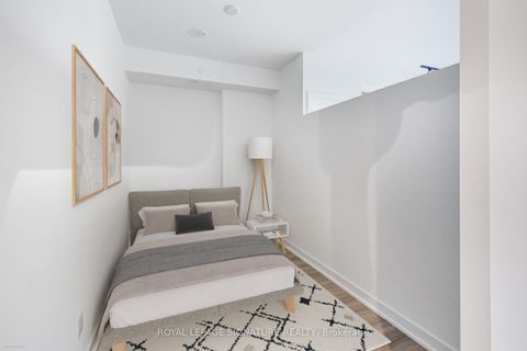 Photo 3 at 708 - 458 Richmond Street W, Waterfront Communities C1, Toronto