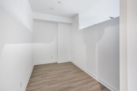 Photo 5 at 708 - 458 Richmond Street W, Waterfront Communities C1, Toronto