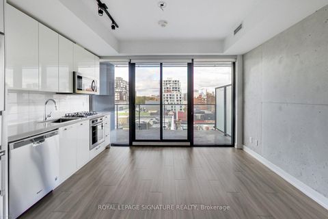 Photo 11 at 708 - 458 Richmond Street W, Waterfront Communities C1, Toronto