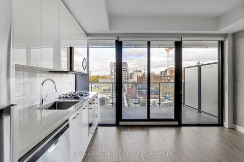 Photo 15 at 708 - 458 Richmond Street W, Waterfront Communities C1, Toronto