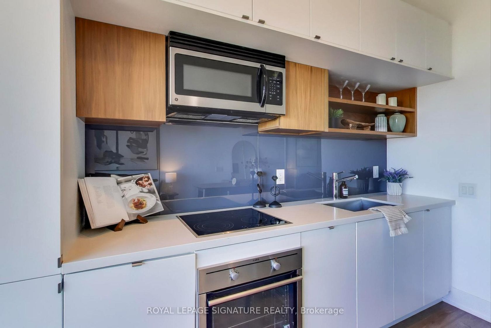 Photo 4 at 1826 - 111 St Clair Avenue W, St. Clair, Toronto Photo 4 at 1826 - 111 St Clair Avenue W, St. Clair, Toronto